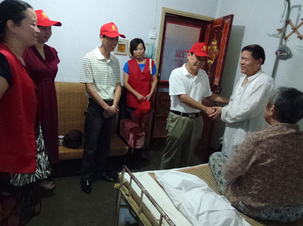市中醫(yī)院衛(wèi)生志愿服務(wù)隊(duì)走進(jìn)紅太陽社區(qū)