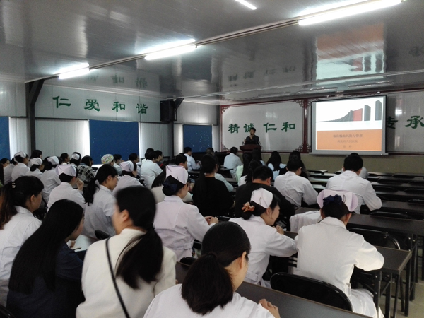 把專家請進來，我院著力打造學(xué)習(xí)型醫(yī)院