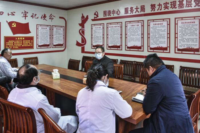 抗疫情，保供應(yīng)，他們并肩逆行