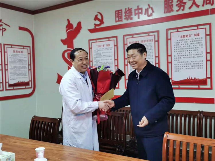 市政協(xié)主席孫同占慰問(wèn)市級(jí)拔尖人才劉敬炳