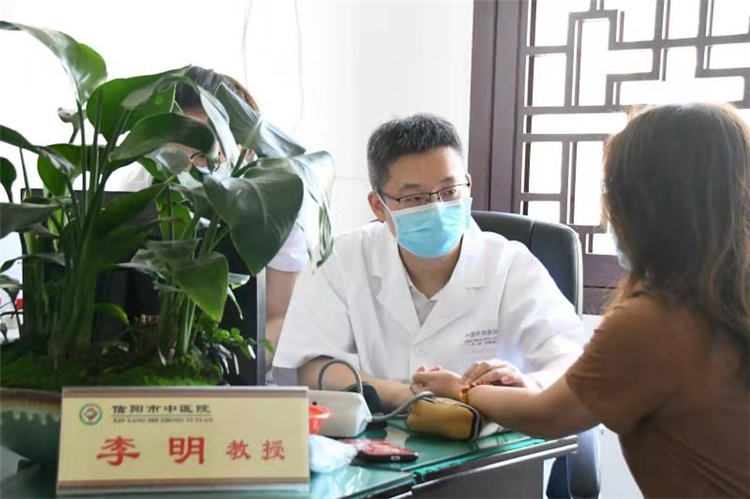 學(xué)黨史辦實事 大醫(yī)義診送健康--“一帶一路”創(chuàng)新驅(qū)動助力工程走進信陽市中醫(yī)院